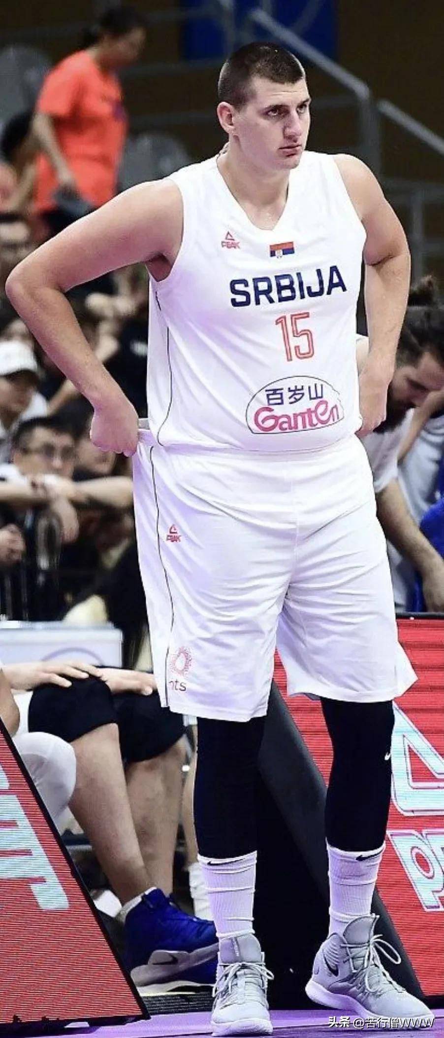 约基奇内线发威，助掘金队夺取胜利