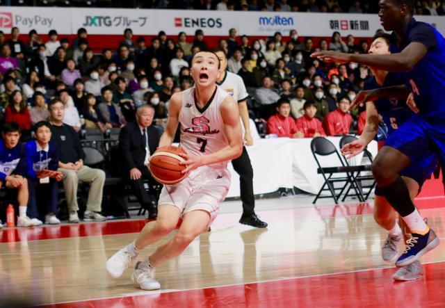 日本篮球球员大放异彩赛场上引爆实力