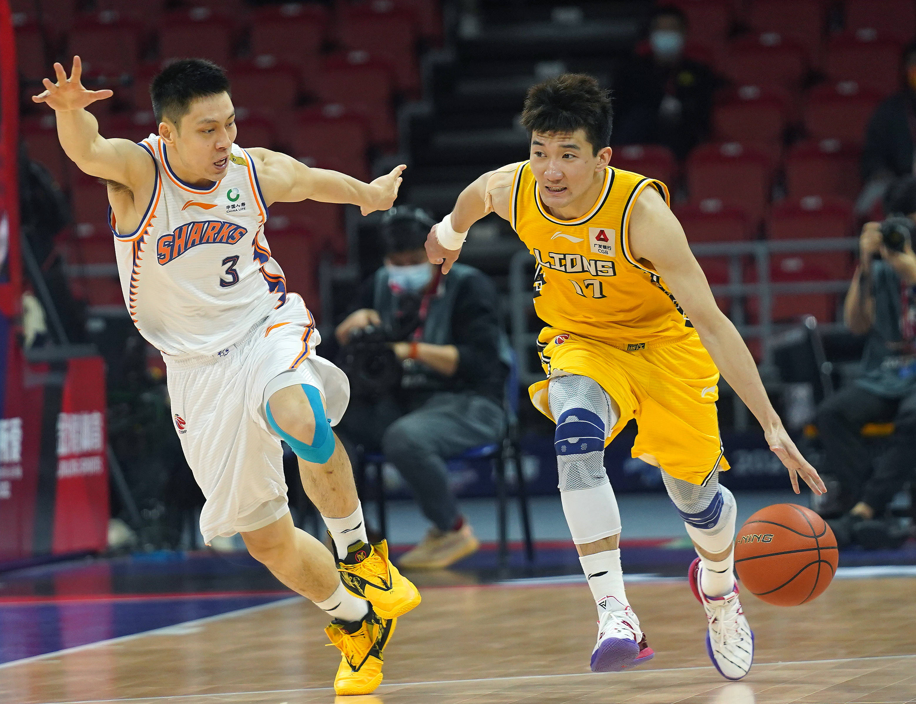 KT横扫V5,Canyon成为全场焦点全球总决赛3:2(上海) KT横扫V5,Canyon成为全场焦点全球总决赛3:2(上海)