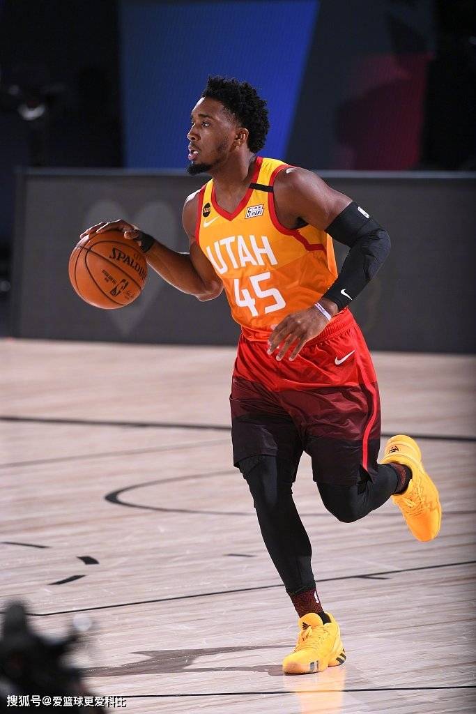 关于爵士险胜掘金,乔治·希尔送出助攻的信息 关于爵士险胜掘金,乔治·希尔送出助攻的信息