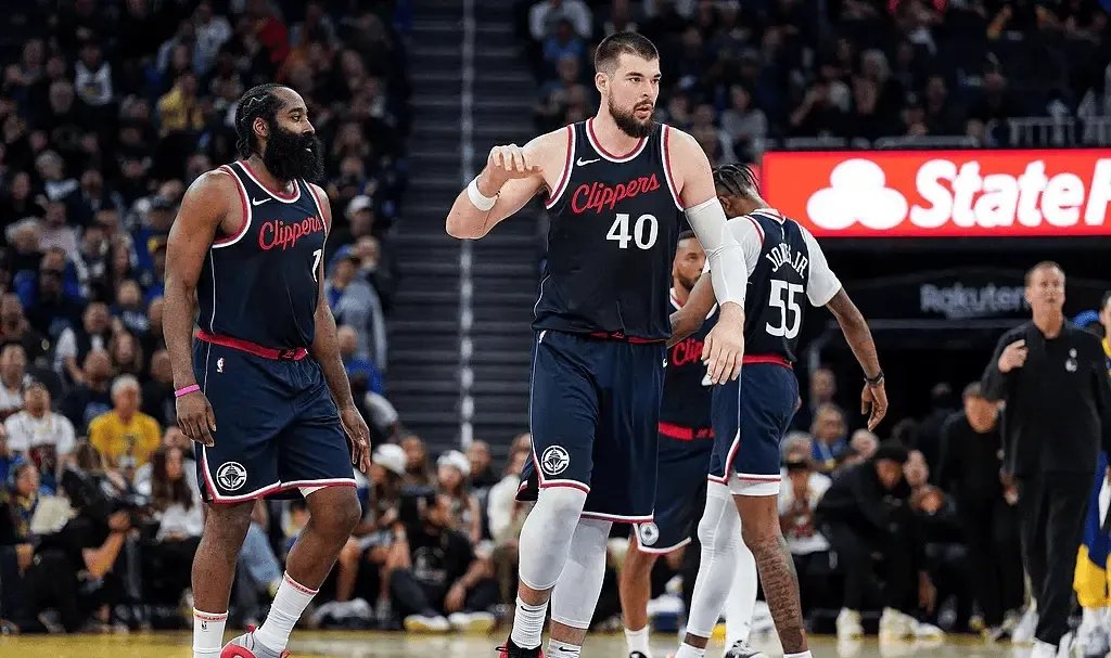 关于国王客场惨负快船，遭遇失利的信息