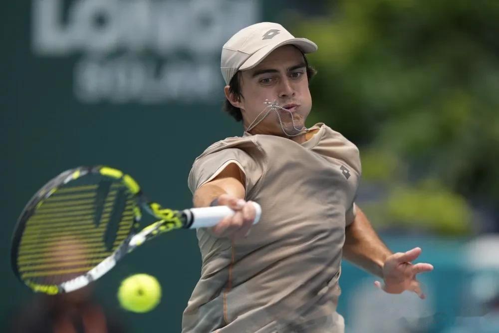 法国网球队碾压澳大利亚网球队，兹维列夫关键制胜的简单介绍