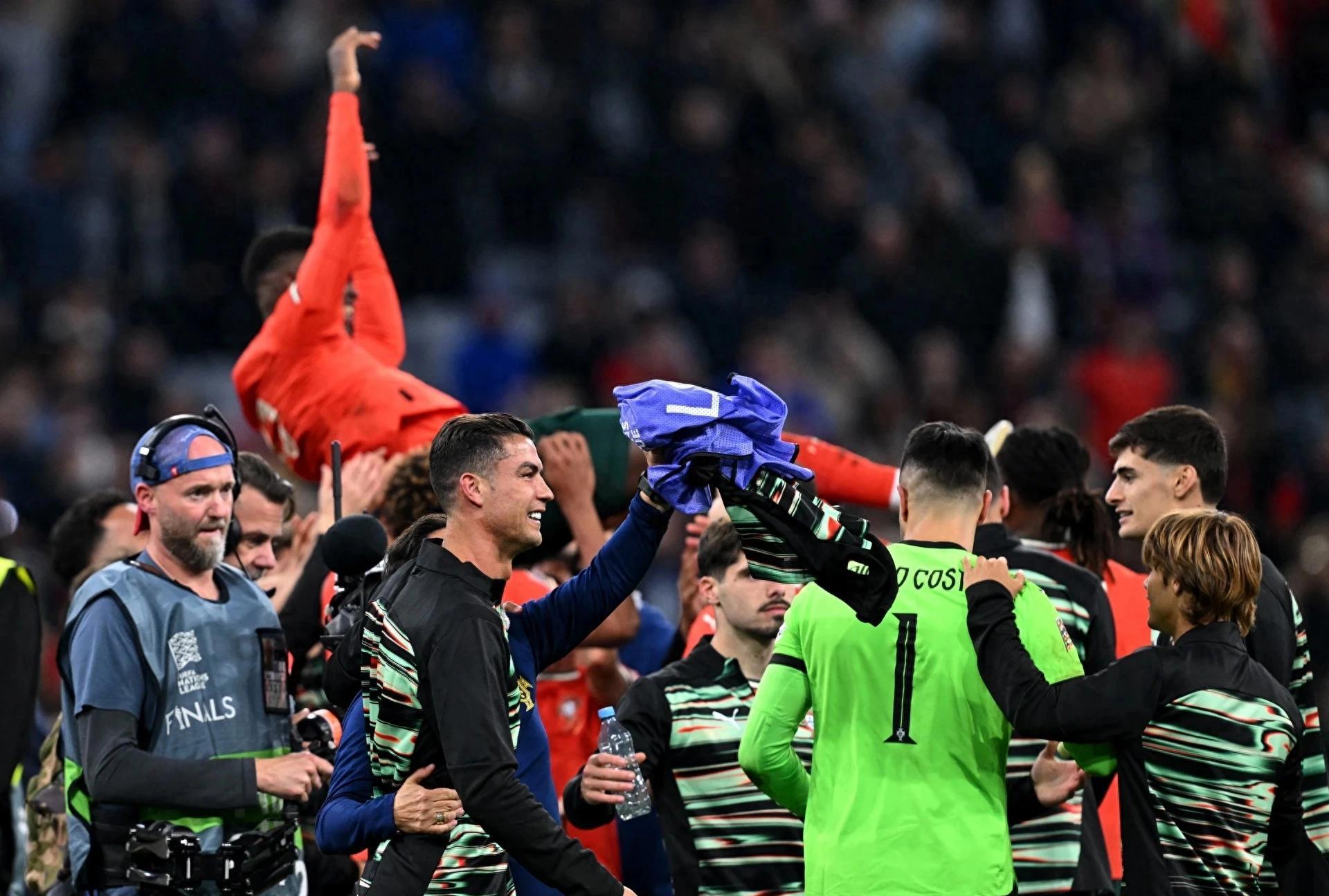 全球热议!欧洲杯场外八卦引关注的简单介绍 全球热议!欧洲杯场外八卦引关注的简单介绍