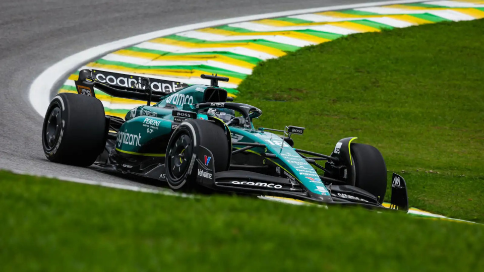 索伯车队完胜梅赛德斯，塞恩斯状态火热